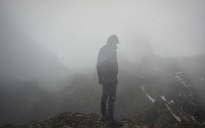 Niebla mental: qué es y por qué puede aparecer en hombres a partir de los 35