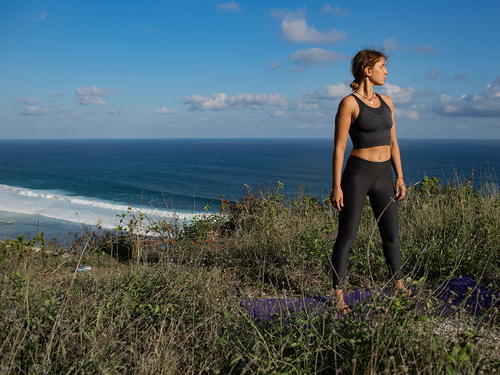 Walking yoga, la práctica que transforma una simple caminata en meditación Imagen32847D 1