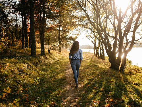 Lo que ocurre en tu cuerpo si caminas 10 minutos después de comer Imagen33044D