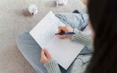 Carta a tu futuro yo: por qué deberías hacerte una carta a inicio de año y abrirla en 2027