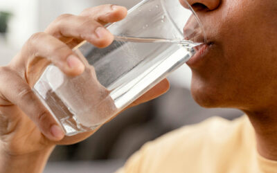 ¿Qué pasa si bebo agua sin tener sed?