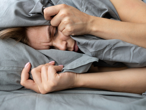 Dormir y sentirse mal: cómo influye el sueño en la depresión Imagen33453D