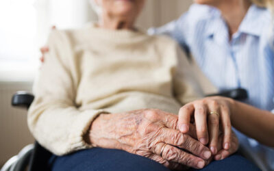 6 consejos para ayudar a un adulto mayor a sobrellevar una enfermedad