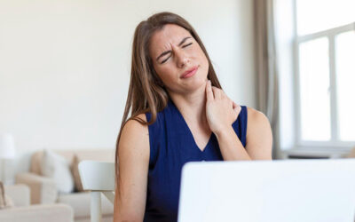 6 errores que crean tensión y dolor en el cuello (así los puedes evitar)