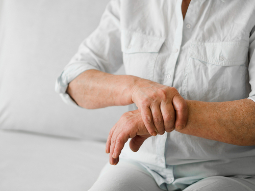 Artritis reumatoide: así son los síntomas de esta enfermedad de las articulaciones que afecta mucho más a las mujeres Imagen33757D