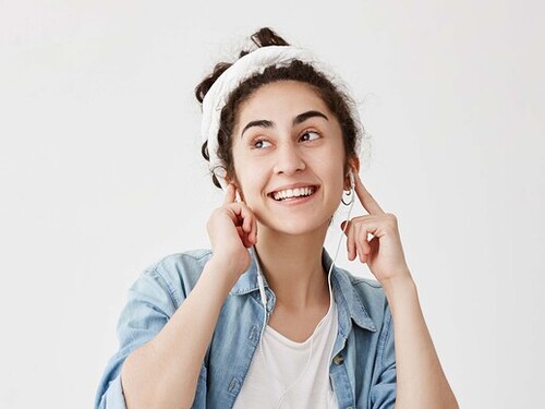 Los auriculares están dañando el oído de los jóvenes: la sordera que empieza sin que te des cuenta Imagen33773D