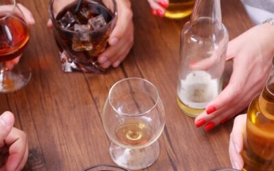 El alcohol reprograma el cerebro de forma distinta según su consumo