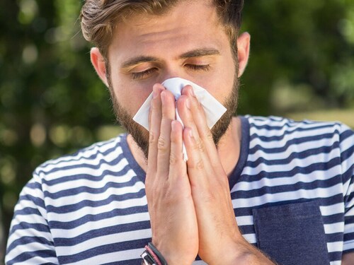 Más allá de la nariz: así afecta la alergia de la primavera a oídos y garganta