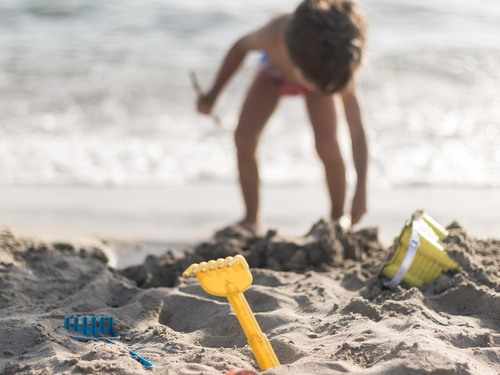 La guía definitiva para proteger a los niños del sol este verano: «No sirve con ponerla antes de ir a la playa» Imagen34386D