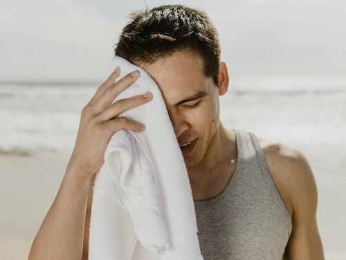 ¿Por qué con el calor a veces nos duele la cabeza? Imagen34432D