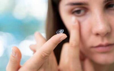 Por qué nunca hay que bañarse con lentillas en el mar o en la piscina