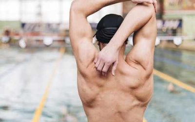 Dolor de espalda crónico: un ensayo confirma los beneficios de la natación con mejoras del 50 % en 8 semanas