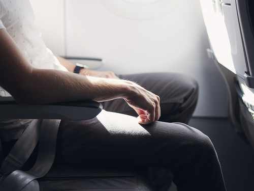 Ni quitarse los zapatos ni caminar constantemente: así puedes reducir el riesgo de trombosis en un vuelo Imagen34570D