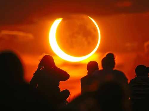 La advertencia de una óptica-optometrista sobre el eclipse: “Puedes dañar tu retina sin darte cuenta” Imagen34584D