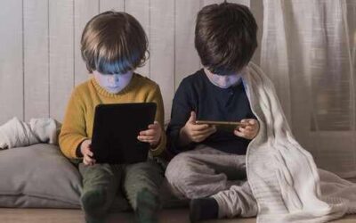 Investigan cómo la edad de enganche al móvil altera la maduración cerebral
