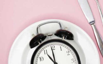 La explicación científica de por qué conviene cenar a las 8 de la tarde si te acuestas a las 11