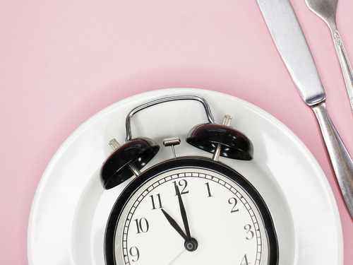 La explicación científica de por qué conviene cenar a las 8 de la tarde si te acuestas a las 11 Imagen34757D