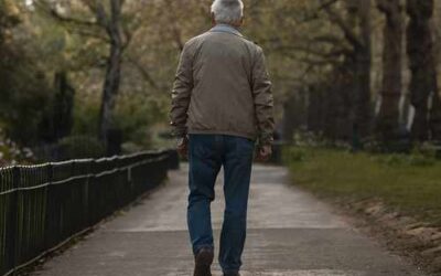 Un movimiento simple puede fortalecer las piernas para prevenir caídas y se relaciona con mayor longevidad